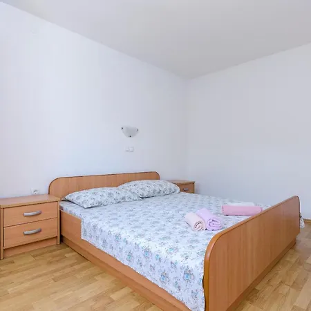 Ester Apartman