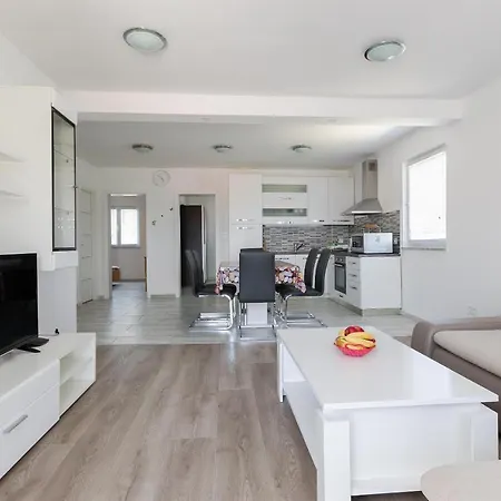 Ester Apartment