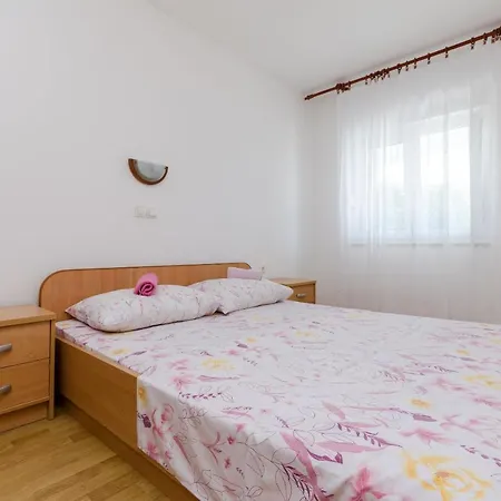 Ester Apartment