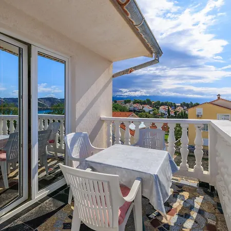 Ester Apartman *