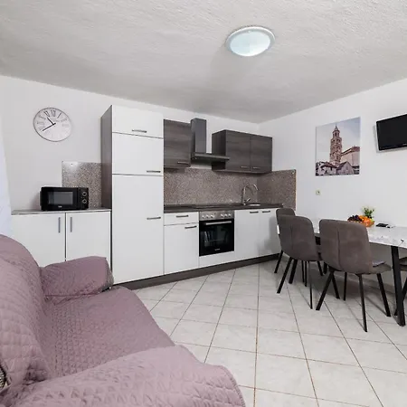 Ester Apartman