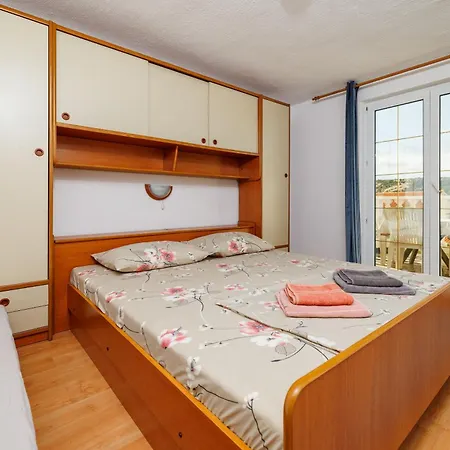 Ester Apartman