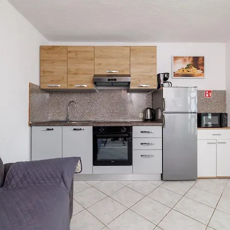 Ester Apartman *
