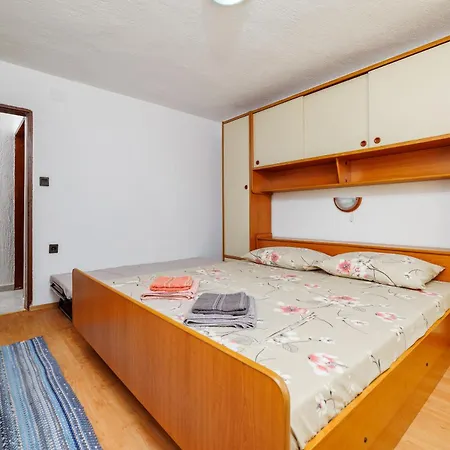 Ester Apartman *