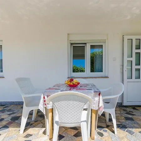 Apartment Ester Lopar