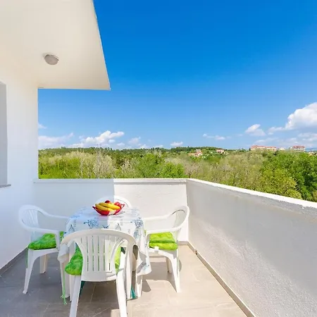 Apartment Ester Lopar