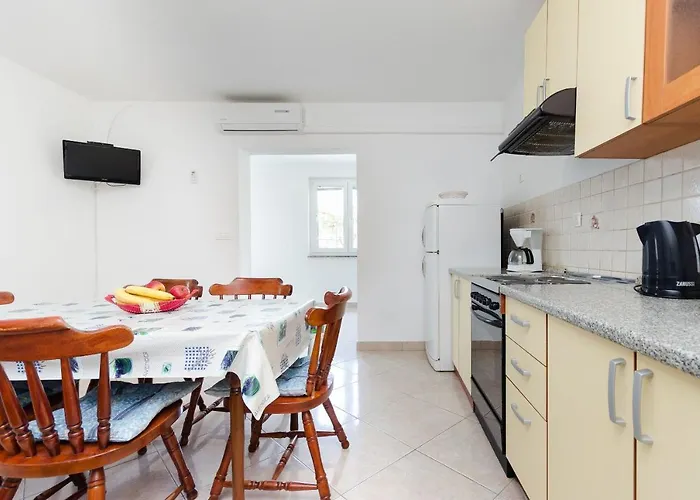 Apartment Ester Lopar