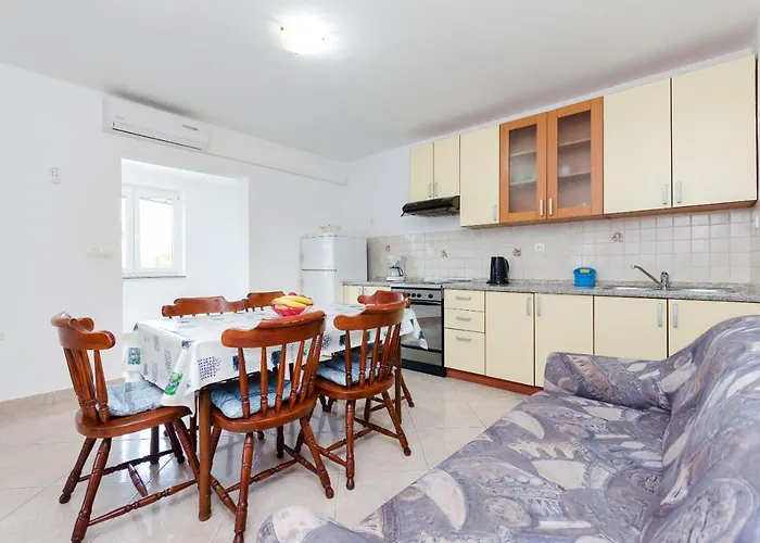 Apartment Ester Lopar